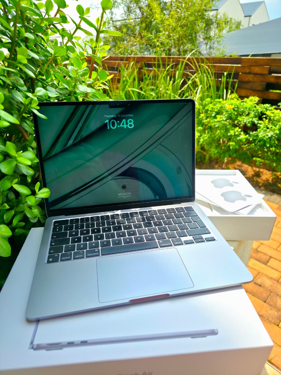 M2 MACBOOK AIR - 256GB - 8GB RAM - BOX+CHARGER