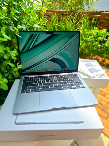 M2 MACBOOK AIR - 256GB - 8GB RAM - BOX+CHARGER