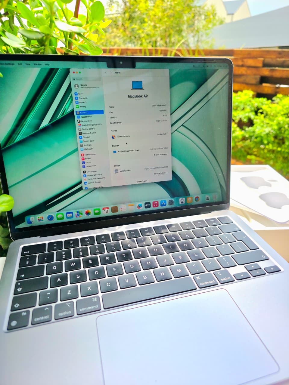 M2 MACBOOK AIR - 256GB - 8GB RAM - BOX+CHARGER