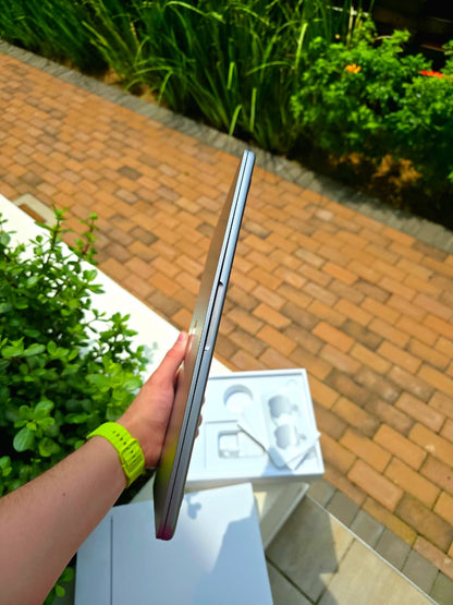 M2 MACBOOK AIR - 256GB - 8GB RAM - BOX+CHARGER