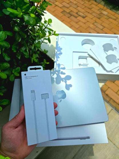 M2 MACBOOK AIR - 256GB - 8GB RAM - BOX+CHARGER