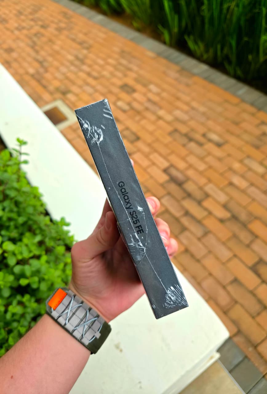 SAMSUNG S25 FE - 256GB STORAGE - JETBLACK - BRAND NEW