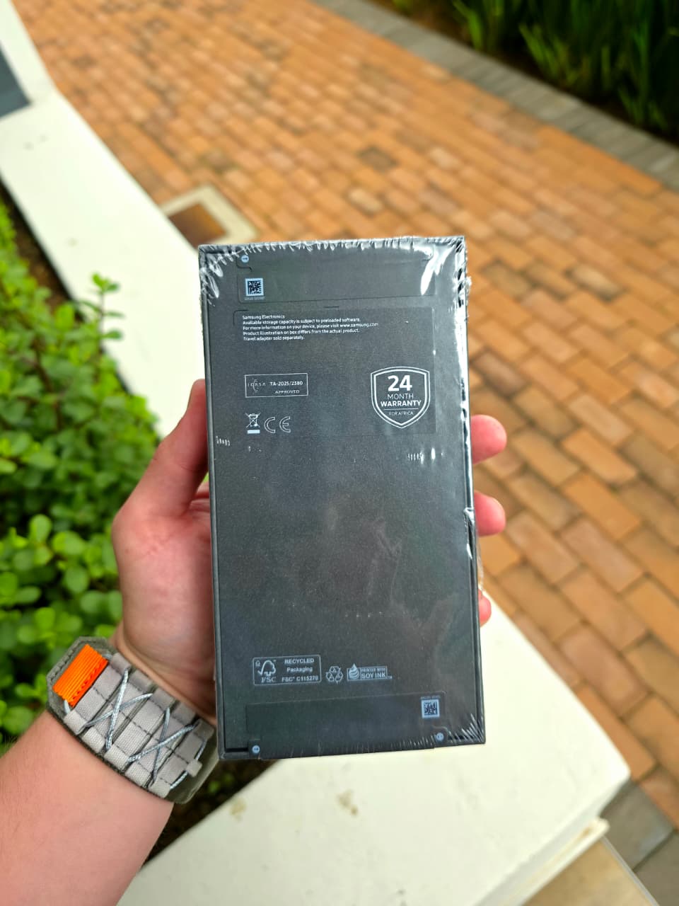 SAMSUNG S25 FE - 256GB STORAGE - JETBLACK - BRAND NEW