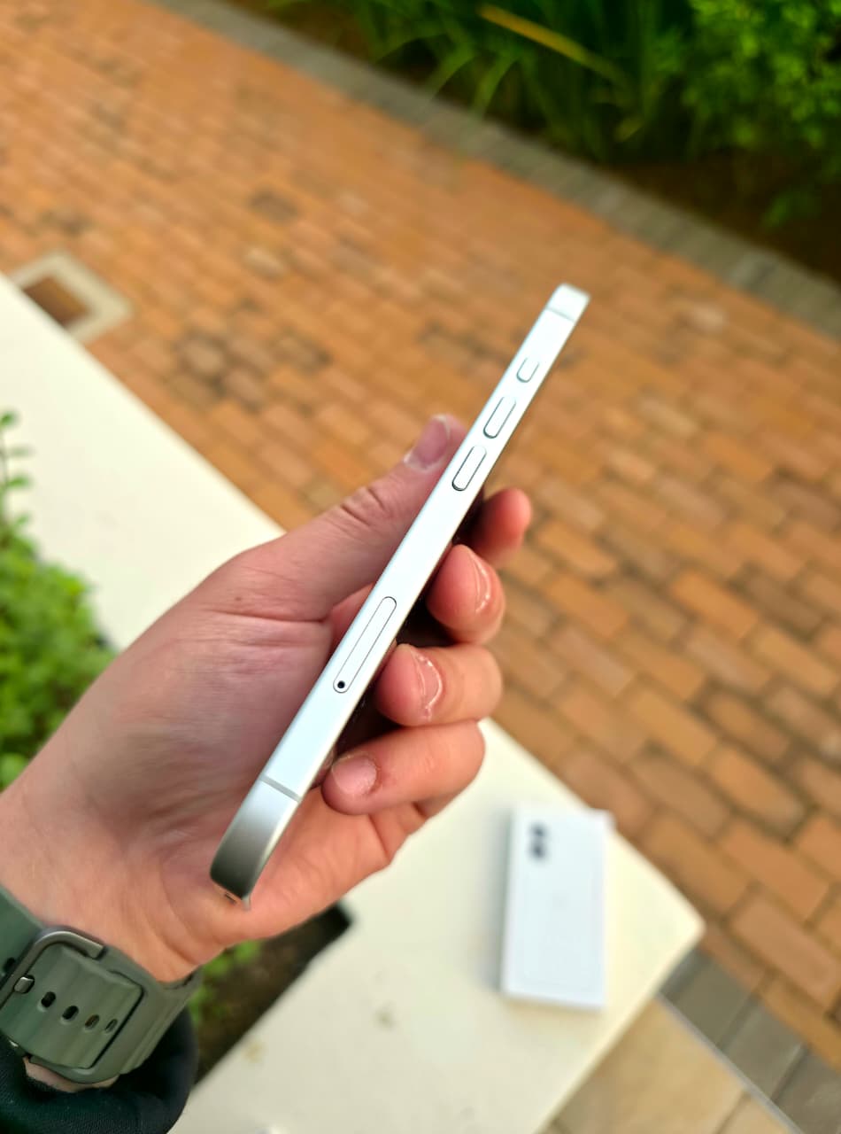 IPHONE 16 - 128GB STORAGE - (A+ GRADE)